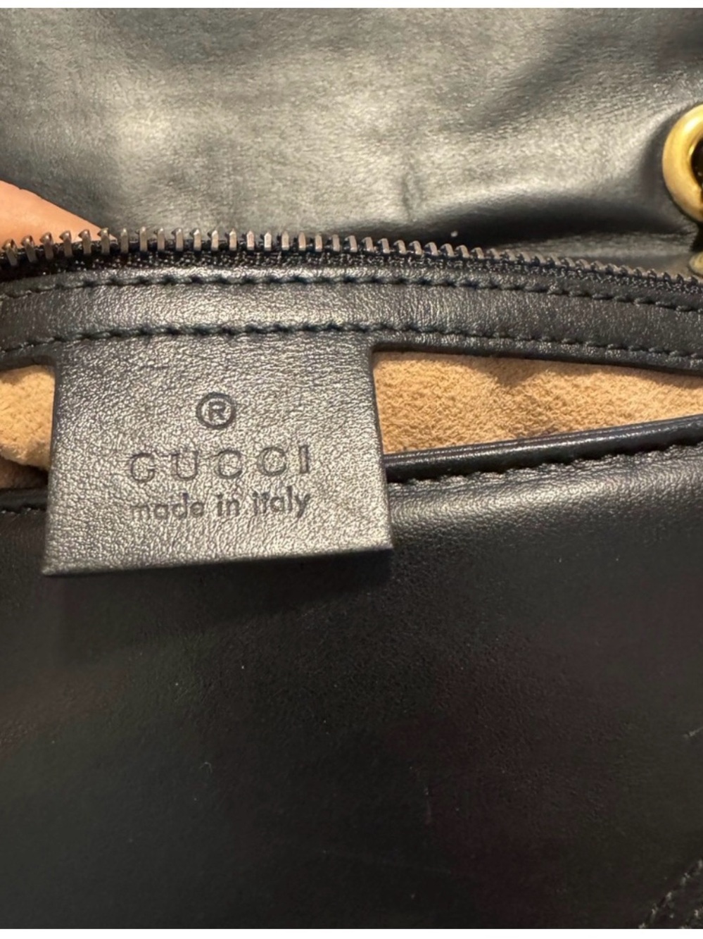 Gucci Black Chevron Matelassé Shoulder Bag with Gold Hardware - Picture 5 of 15